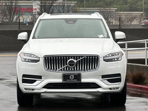 Used 2023 Volvo XC90 B6 Plus image 11