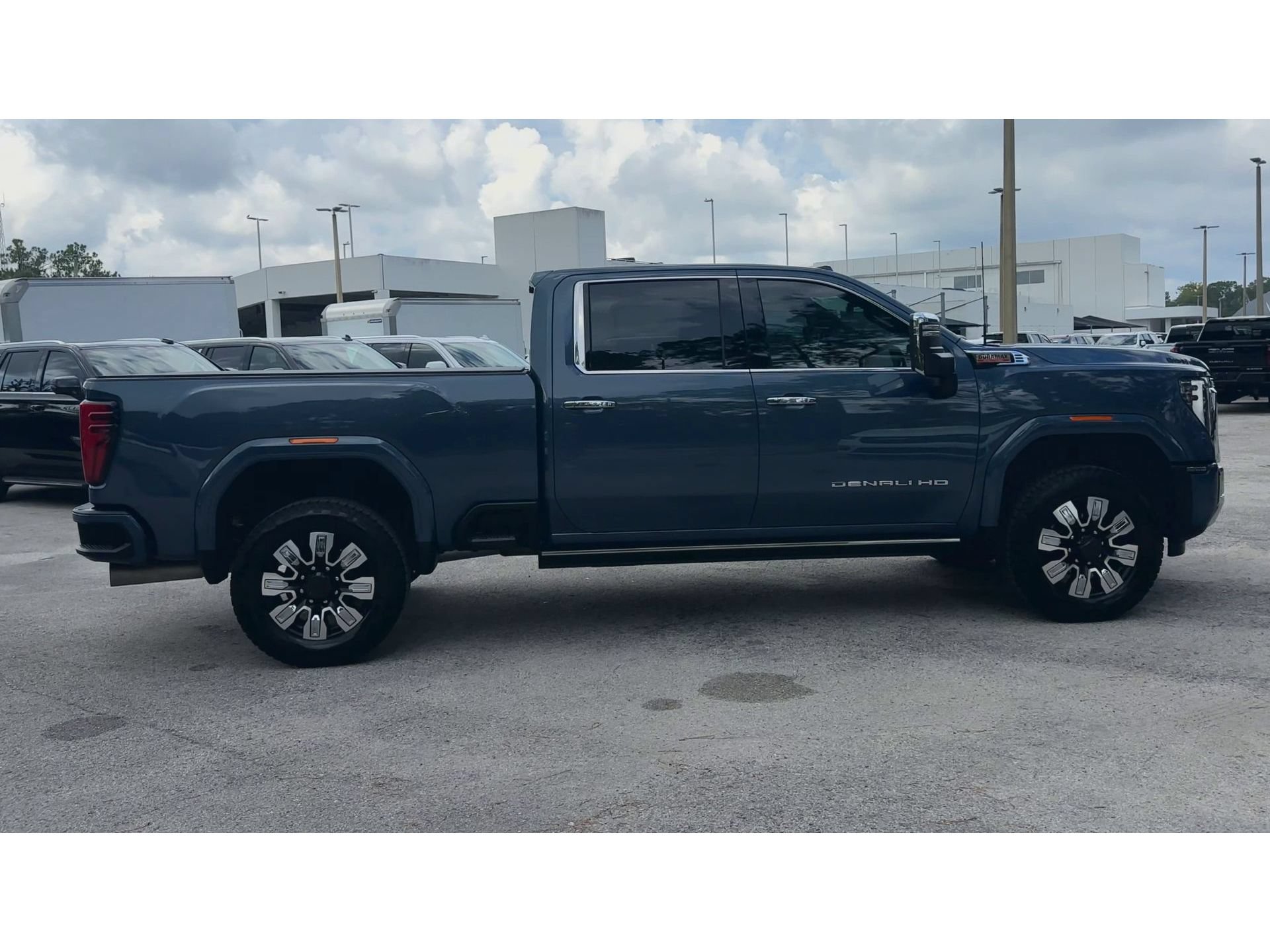 Certified 2026 GMC Sierra 2500 Denali w/ Denali Reserve Package AWD/4WD image 9