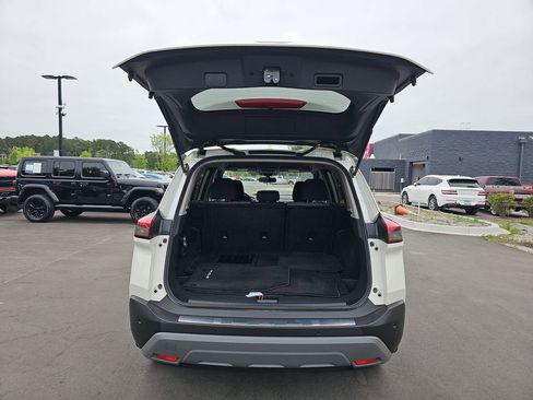 Used 2023 Nissan Rogue SV FWD image 17