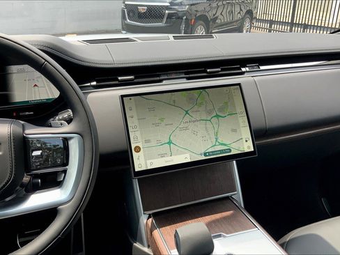 New 2025 Land Rover Range Rover SE image 7