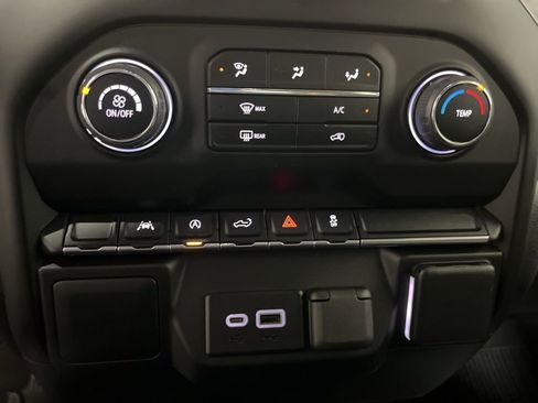 Certified 2022 Chevrolet Silverado 1500 Custom AWD/4WD image 15