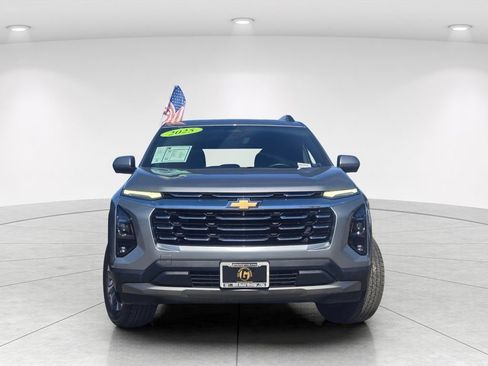 Used 2025 Chevrolet Equinox LT w/ Convenience Package II FWD image 2