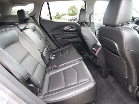 Used 2024 GMC Terrain SLT FWD image 9