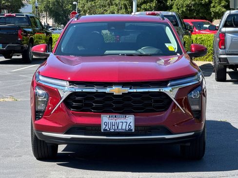 Used 2025 Chevrolet Trax LT w/ Driver Confidence Package image 8