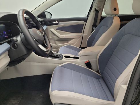 Used 2025 Volkswagen Jetta SE image 17