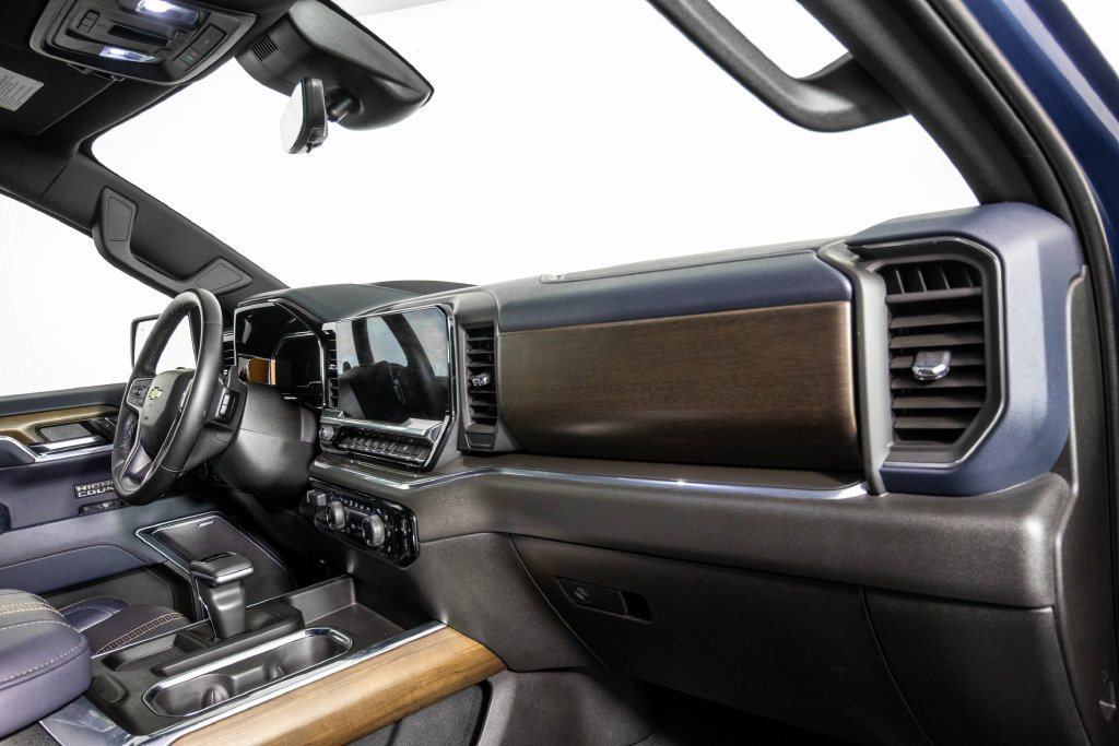 Used 2024 Chevrolet Silverado 1500 High Country w/ Technology Package AWD/4WD image 18