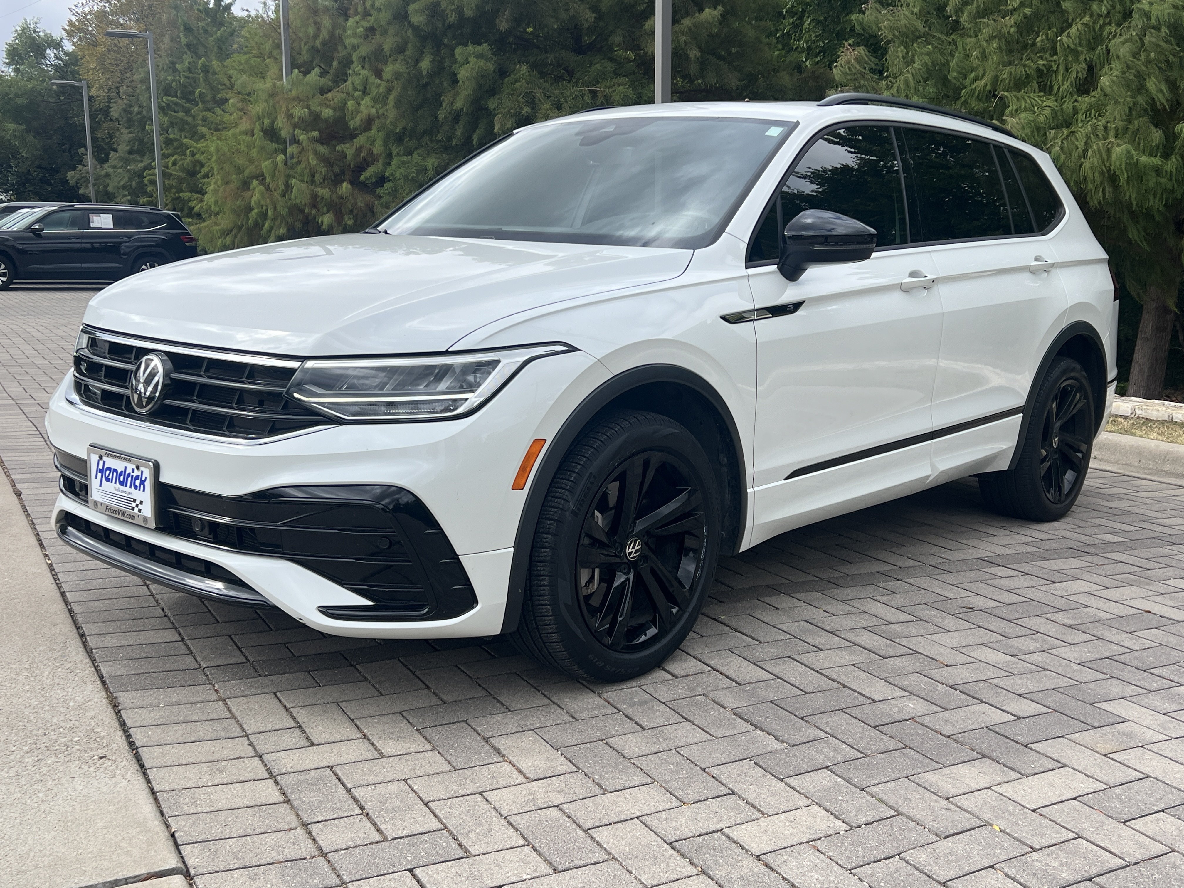 Certified 2024 Volkswagen Tiguan SE R-Line FWD image 4