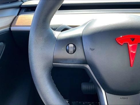 Used 2023 Tesla Model Y 2WD image 11