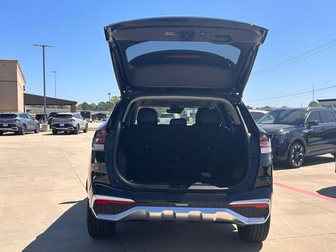 Used 2025 Kia Sportage SX image 9
