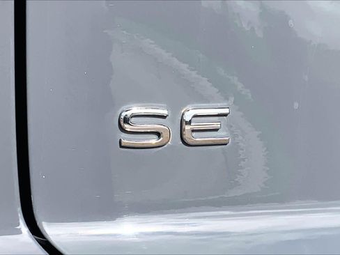 Used 2024 Volkswagen Atlas Cross Sport SE FWD image 10