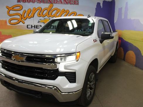 Used 2024 Chevrolet Silverado 1500 LT AWD/4WD image 4