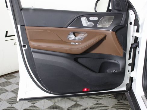 Certified 2024 Mercedes-Benz GLE 350 4MATIC w/ Driver Assistance Package image 11