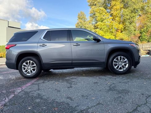 Used 2021 Chevrolet Traverse LS image 4