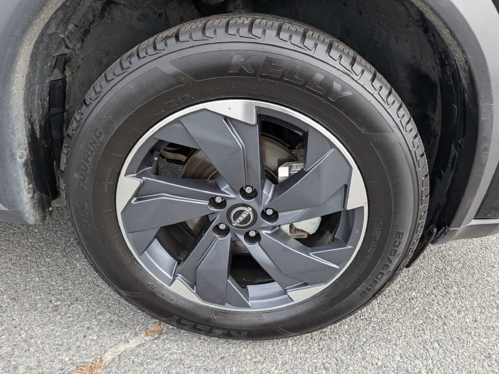 Used 2025 Nissan Rogue SV FWD image 11