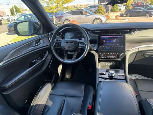 Used 2023 Jeep Grand Cherokee Overland w/ Luxury Tech Group IV AWD/4WD image 44