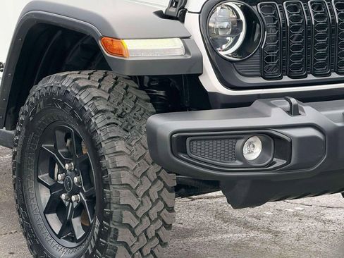 Used 2025 Jeep Wrangler Unlimited Sport AWD/4WD image 5