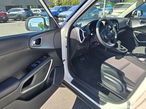 Certified 2025 Kia Soul LX FWD image 23