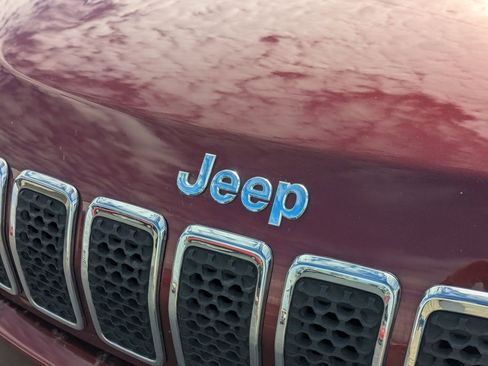 Used 2019 Jeep Cherokee Latitude w/ Popular Appearance Group image 11