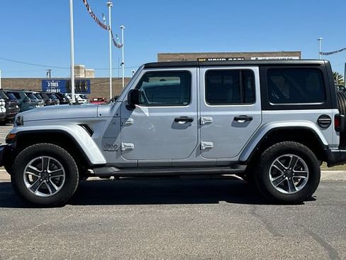 Used 2022 Jeep Wrangler Unlimited Sahara AWD/4WD image 6