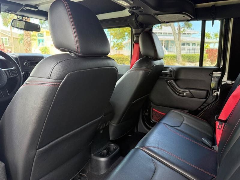 Used 2017 Jeep Wrangler Unlimited Rubicon AWD/4WD image 13
