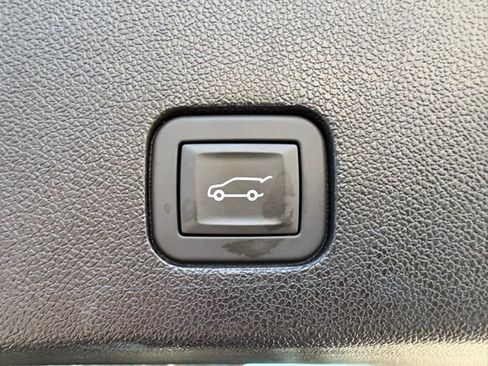 Used 2025 Cadillac XT6 Premium Luxury image 47