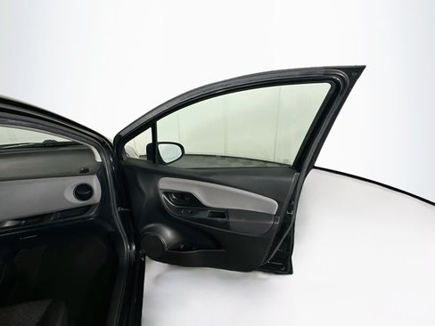 Used 2017 Toyota Yaris L FWD image 29