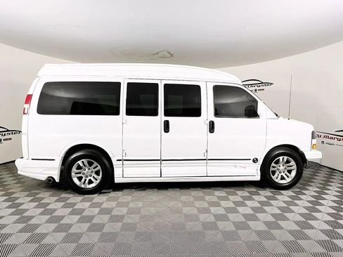 Used 2004 GMC Savana 1500 w/ Preferred Equipment Group image 9