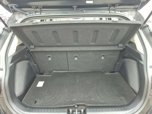Used 2025 Hyundai Venue SE FWD image 14