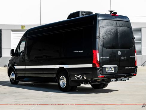 Used 2023 Mercedes-Benz Sprinter 3500 image 8