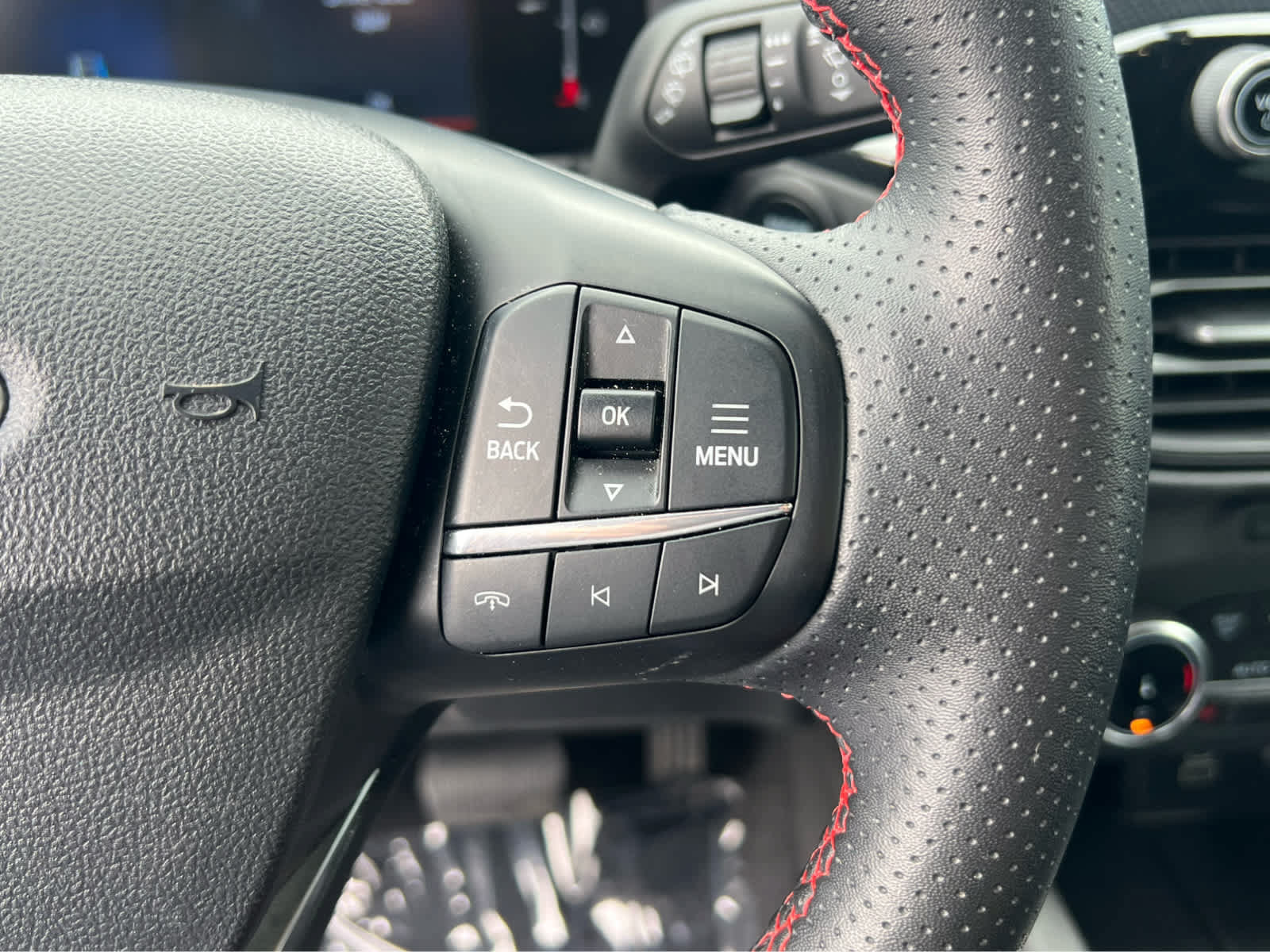 Used 2025 Ford Escape ST-Line Select AWD/4WD image 33