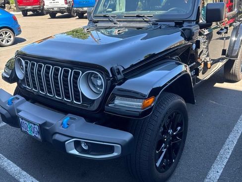 Used 2024 Jeep Wrangler Unlimited Sahara AWD/4WD image 1