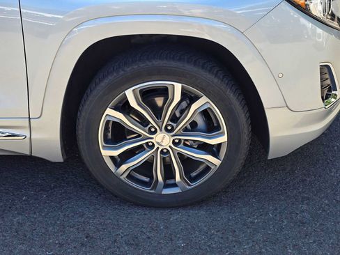 Used 2020 GMC Terrain Denali w/ Denali Premium Package AWD/4WD image 9