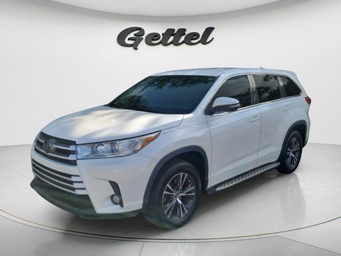 Used 2018 Toyota Highlander Plus FWD image 1