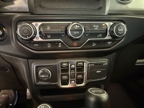 Used 2020 Jeep Wrangler Unlimited Sahara image 18