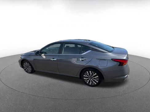 Used 2025 Nissan Altima 2.5 SV image 10