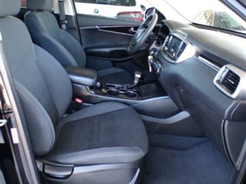 Used 2019 Kia Sorento L FWD image 28