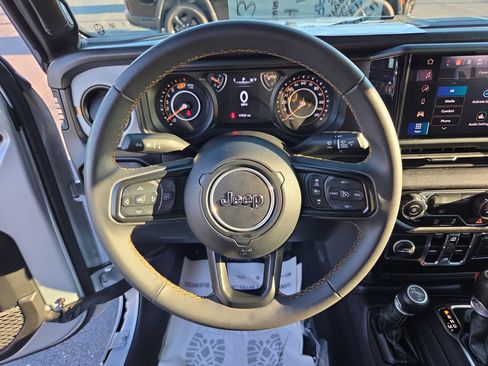 Used 2024 Jeep Wrangler Unlimited Sport AWD/4WD image 19