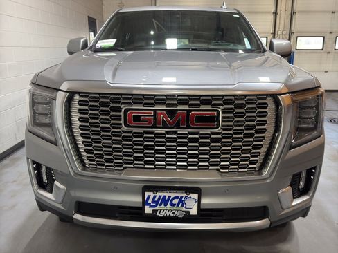 Used 2024 GMC Yukon XL Denali AWD/4WD image 9