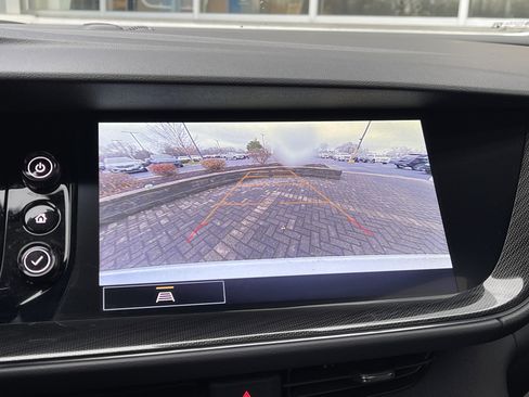 Used 2022 Buick Envision Preferred image 29