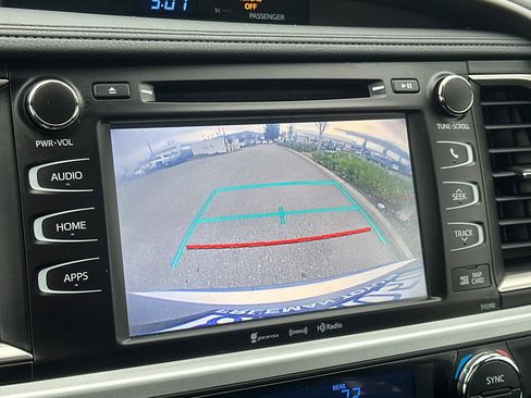 Used 2019 Toyota Highlander SE image 20