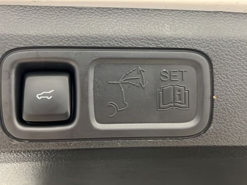 Used 2024 Ford Expedition XLT AWD/4WD image 30