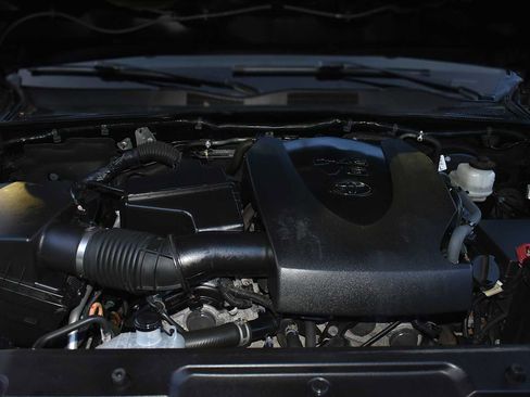 Used 2019 Toyota Tacoma TRD Sport image 25