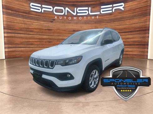 Used 2025 Jeep Compass Latitude image 1