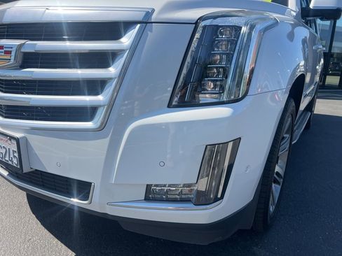 Used 2017 Cadillac Escalade Luxury image 7