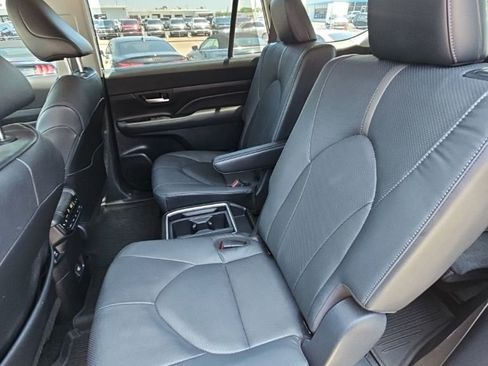 Used 2024 Toyota Grand Highlander AWD image 20