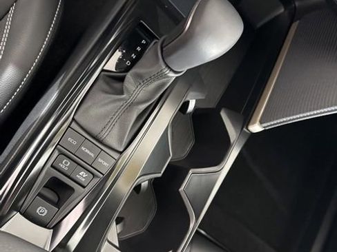 Used 2025 Toyota Camry SE image 24