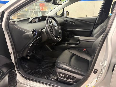 Used 2019 Toyota Prius Limited w/ Premium Convenience Package FWD image 17