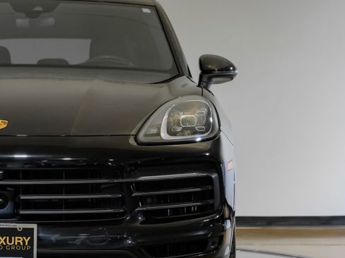 Used 2023 Porsche Cayenne Platinum Edition image 50