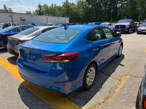 Used 2017 Hyundai Elantra SE FWD image 4