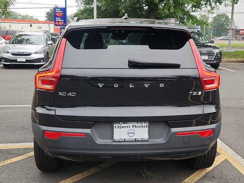 Certified 2022 Volvo XC40 T5 R-Design w/ Advanced Package AWD/4WD image 5